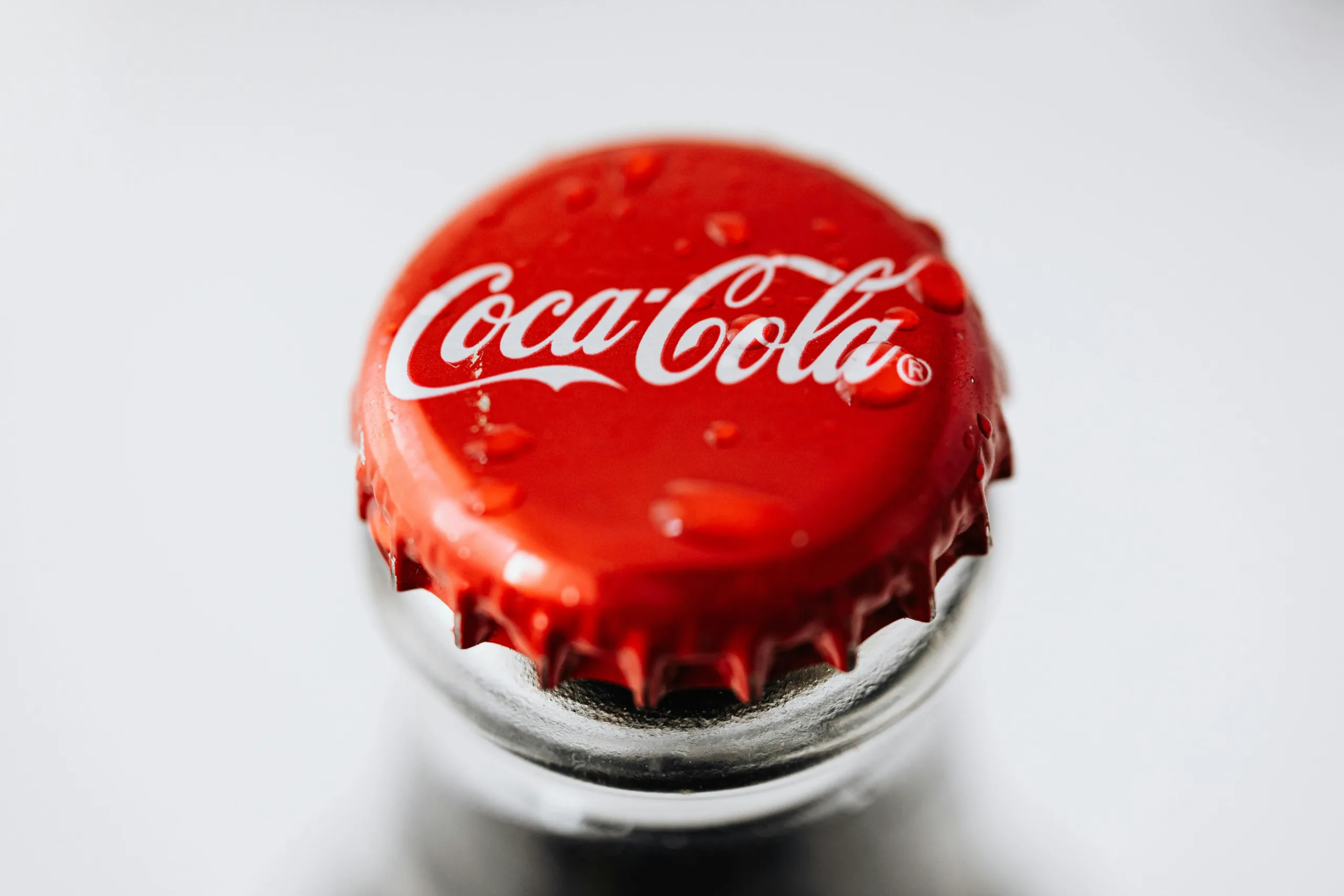 Coca Cola Red Bottle Cap | Photo by Karolina Grabowska